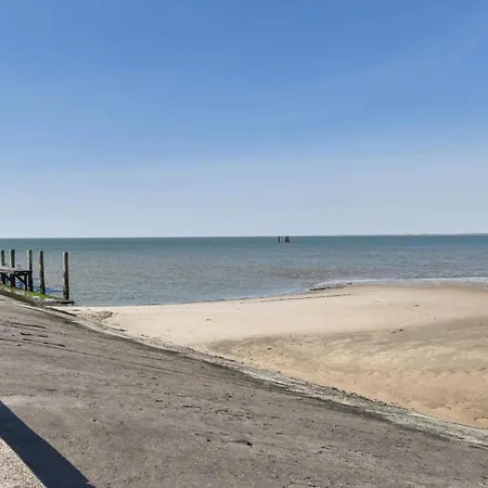 2 Bedroom Lovely In Appartement